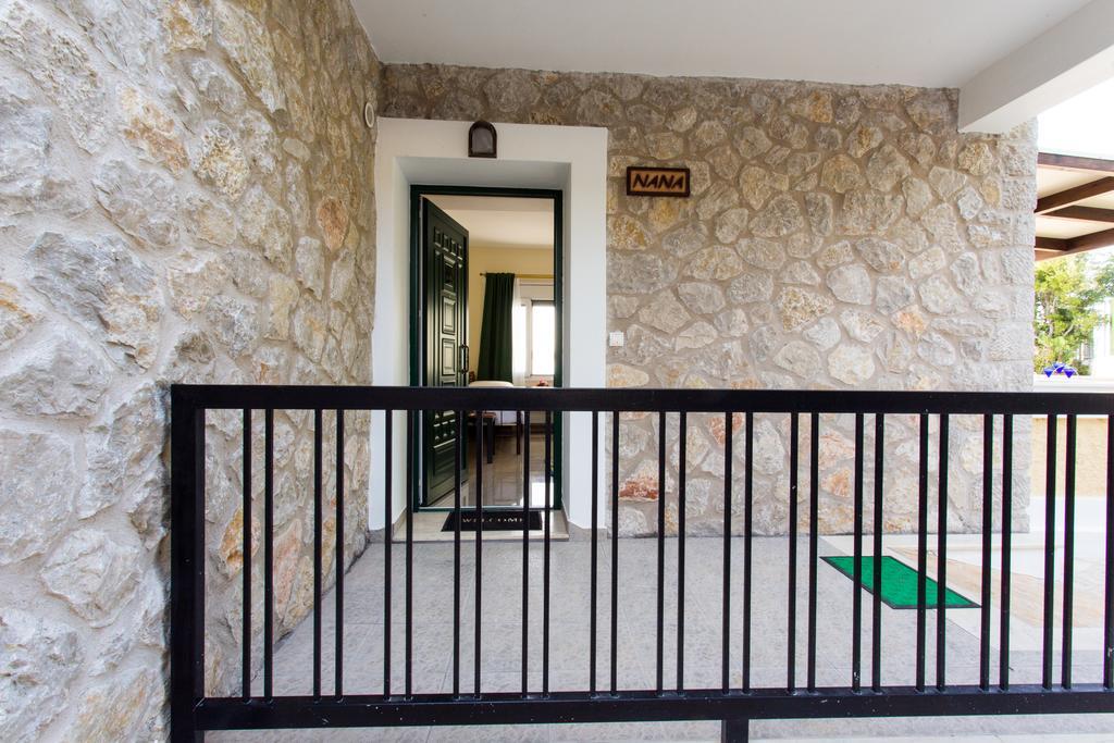 Villa Vera Áyios Nikítas Exteriör bild