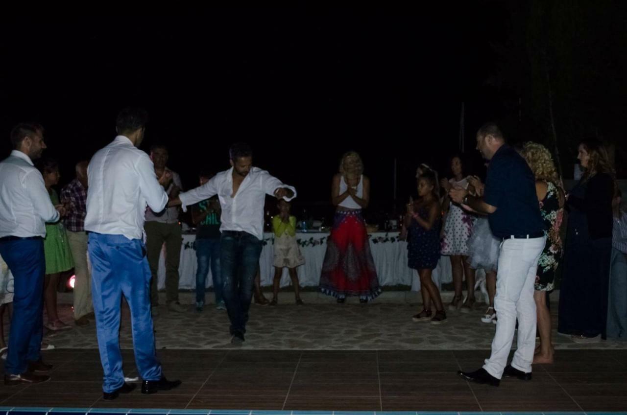 Villa Vera Áyios Nikítas Exteriör bild